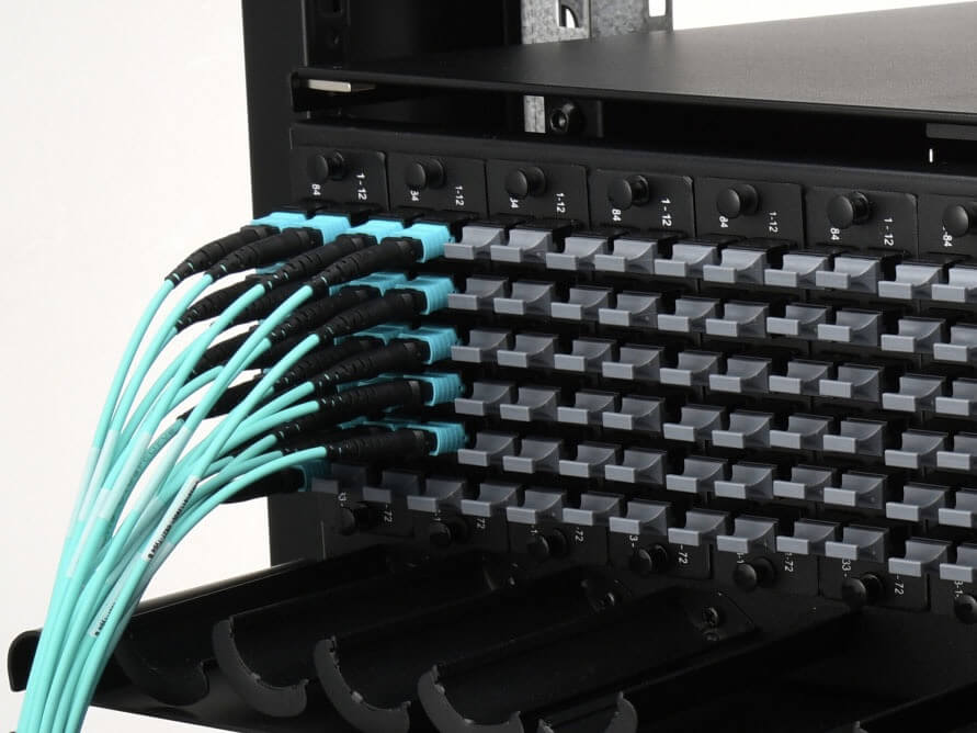 Co je předkonstruovaný kabel MPO?